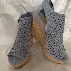 Gorgeous light blue Marc Fisher suede cutout wedges. Sz 8.5. EXCELLENT CONDITION